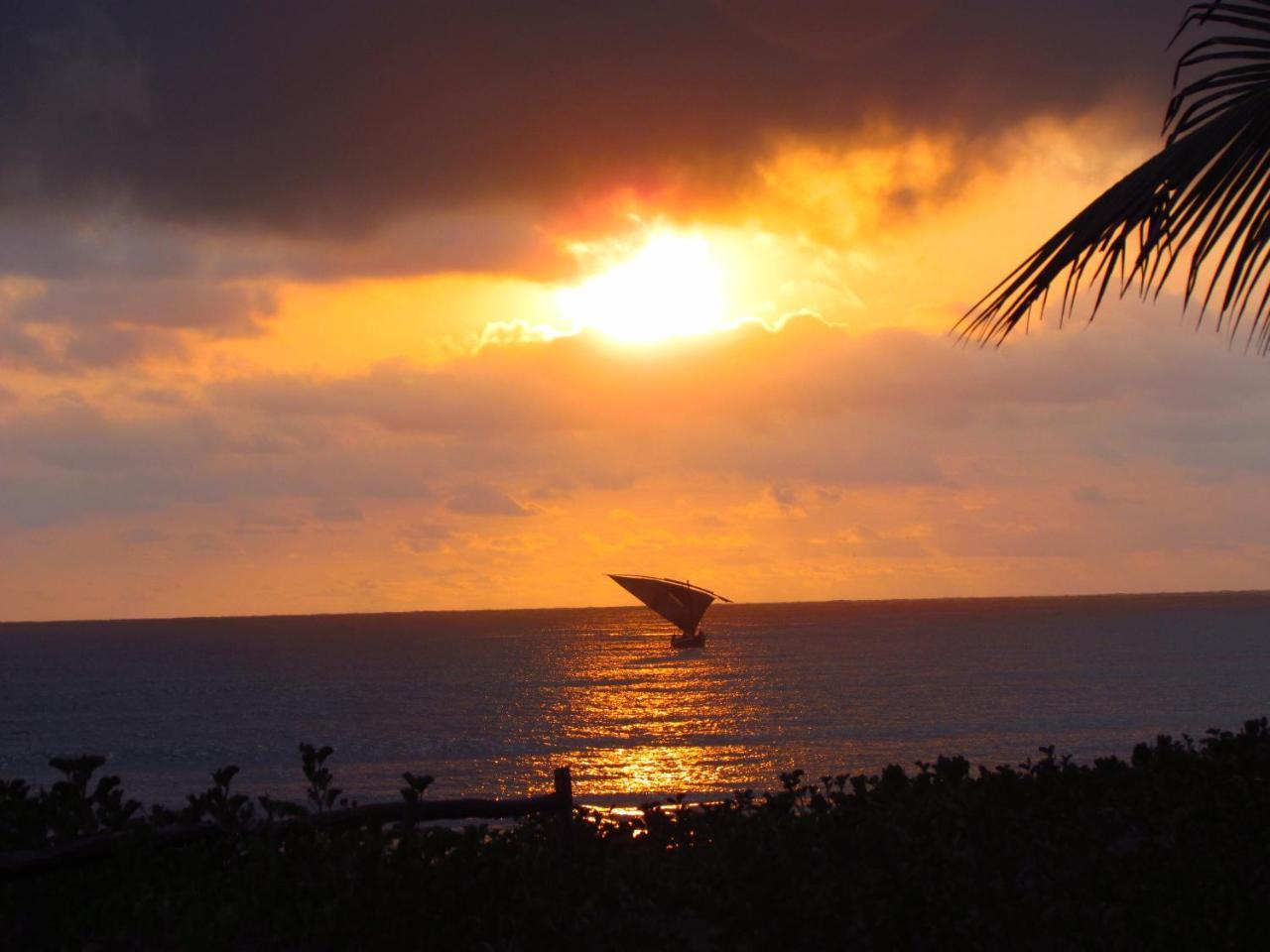 Eclectic Beach Retreat Cabo Nhamua エクステリア 写真