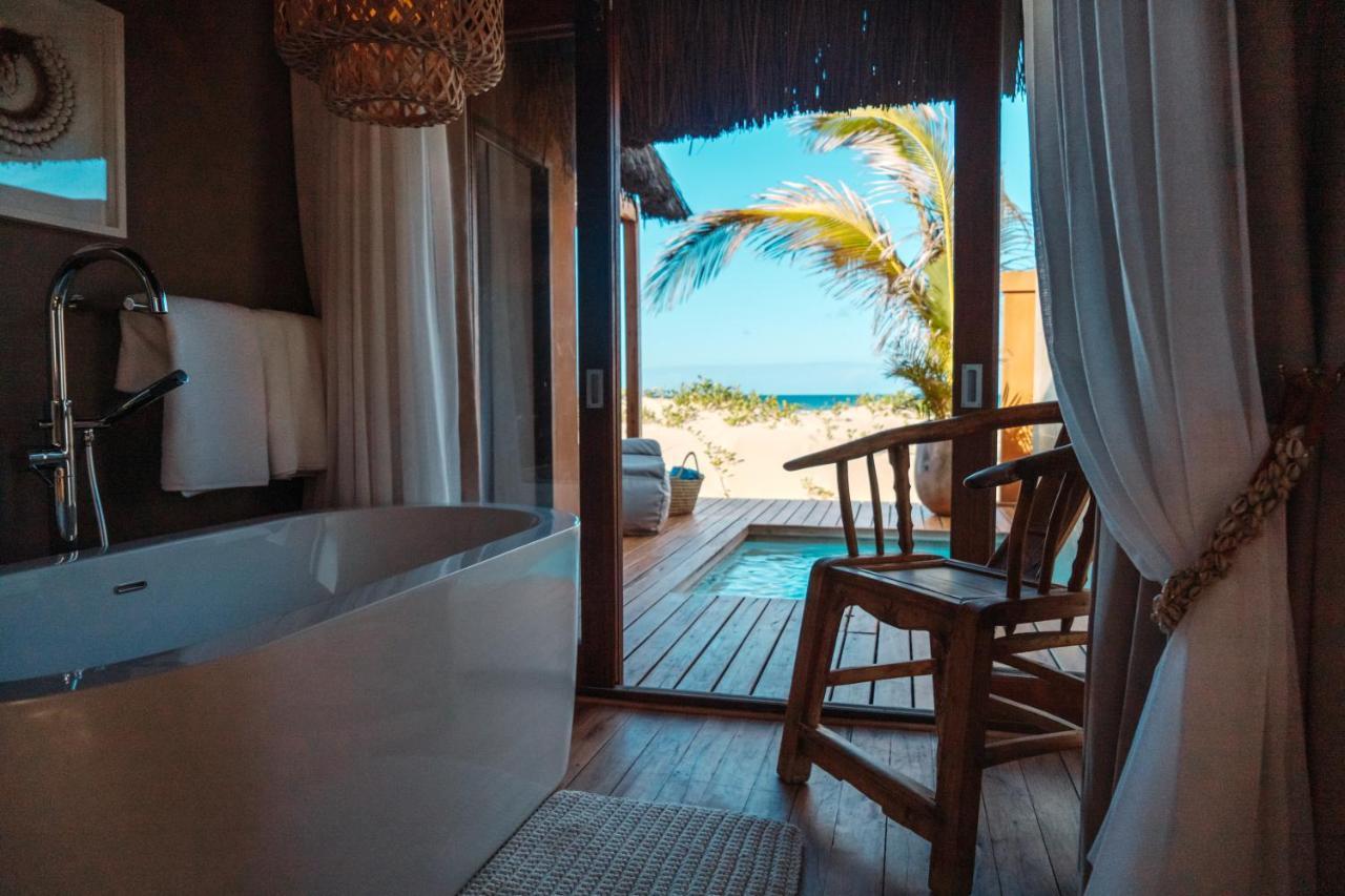 Eclectic Beach Retreat Cabo Nhamua エクステリア 写真