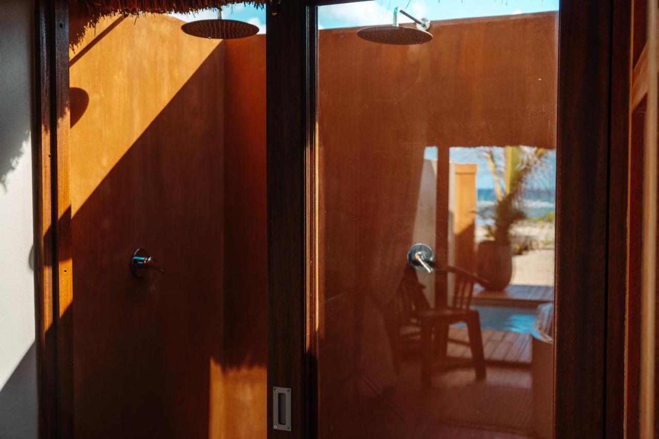 Eclectic Beach Retreat Cabo Nhamua エクステリア 写真